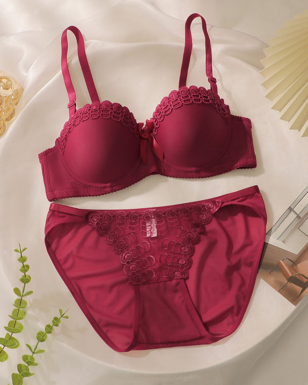 Curvvvy™ Embroidered Butterfly Underwire Lingerie Set