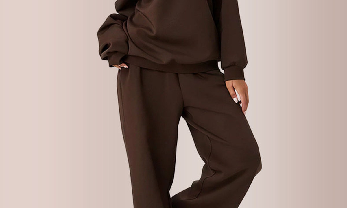 Curvvvy blog cover: How to Look Slim After Holiday Feasting: Expert "Foundation First" Styling Tips for Real Curves