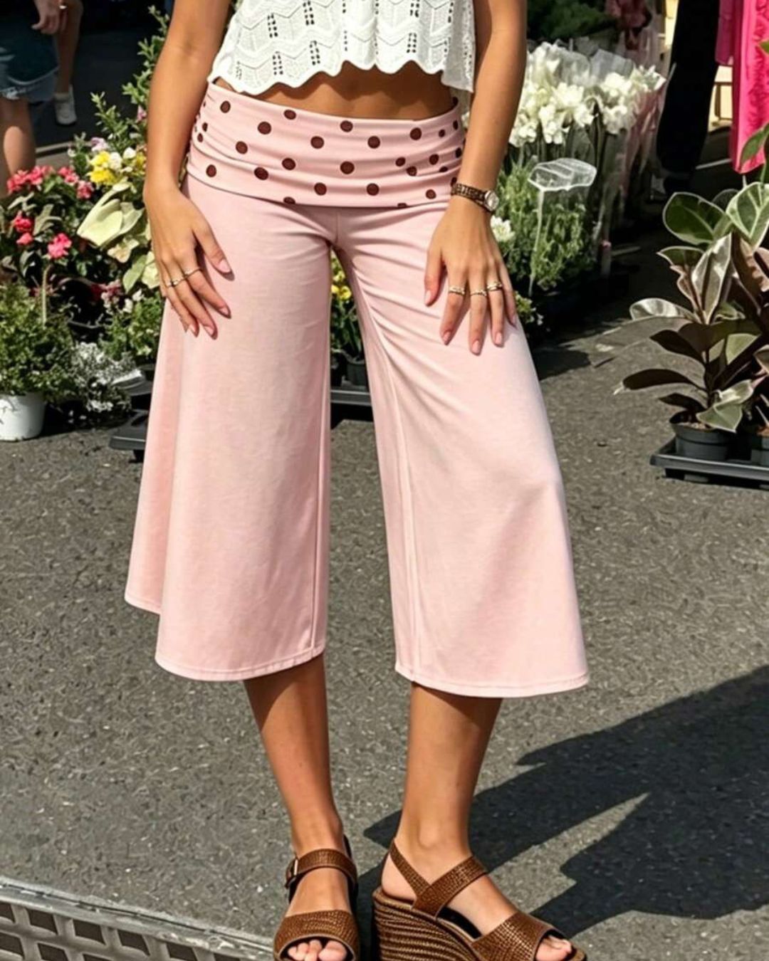 Curvvvy™ Contrast Fold-Over Waist Wide Leg Capri Pants