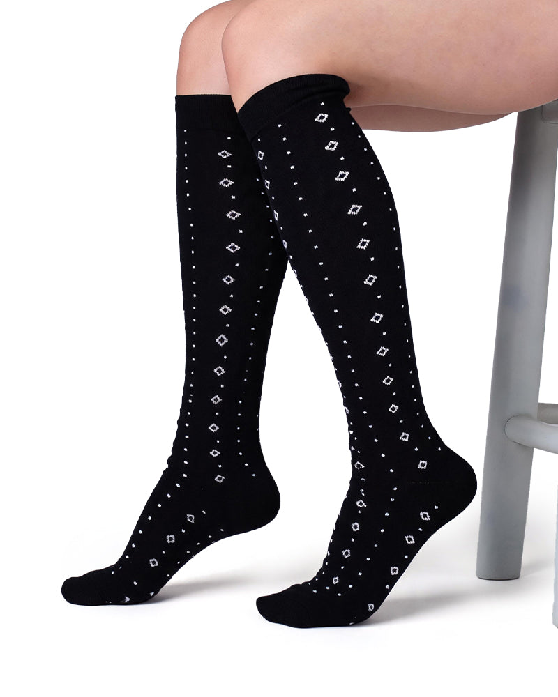 Curvvvy™ Knee-High Athletic Compression Socks