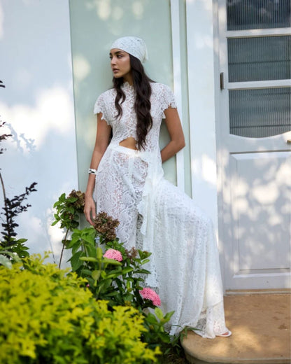 Curvvvy® Elegant Lace Ensemble High Neck Intricate Lace Cut-Out Set