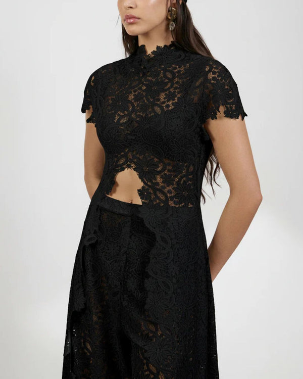 Curvvvy® Elegant Lace Ensemble High Neck Intricate Lace Cut-Out Set