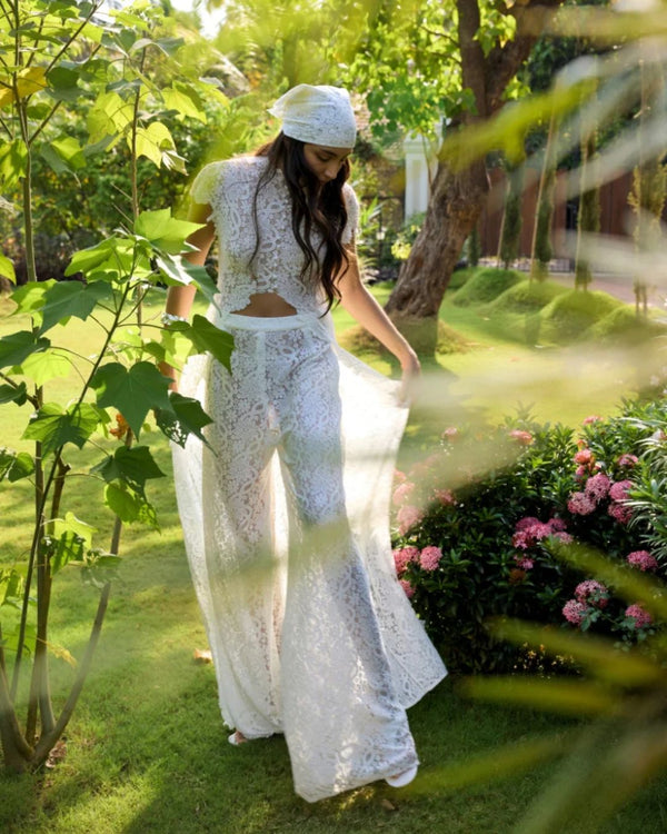 Curvvvy® Elegant Lace Ensemble High Neck Intricate Lace Cut-Out Set