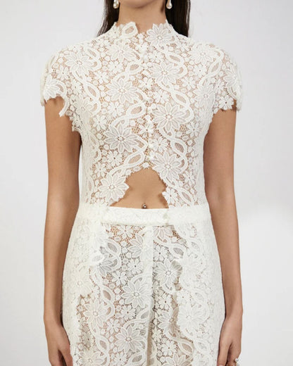 Curvvvy® Elegant Lace Ensemble High Neck Intricate Lace Cut-Out Set