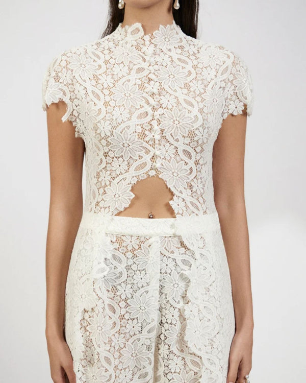 Curvvvy® Elegant Lace Ensemble High Neck Intricate Lace Cut-Out Set