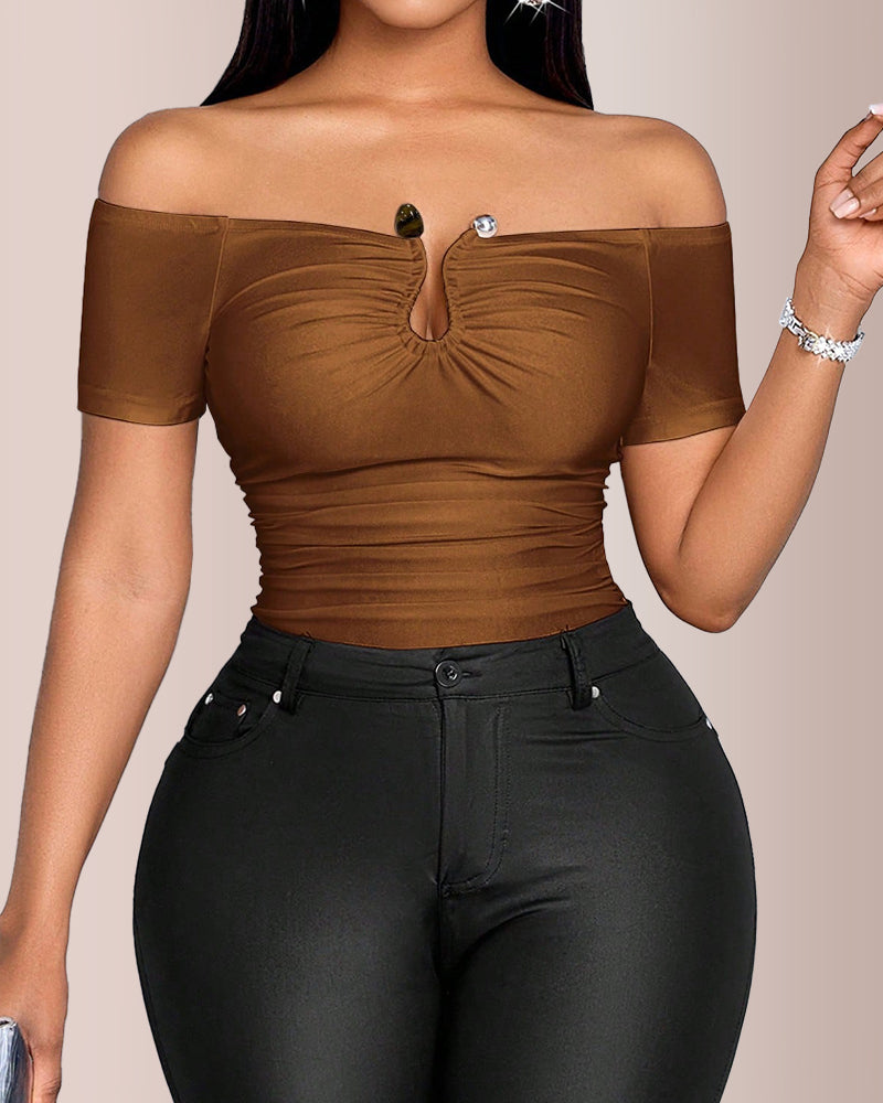 Curvvvy® Off-Shoulder Metal Hardware Ruched Slim Fit T-Shirt