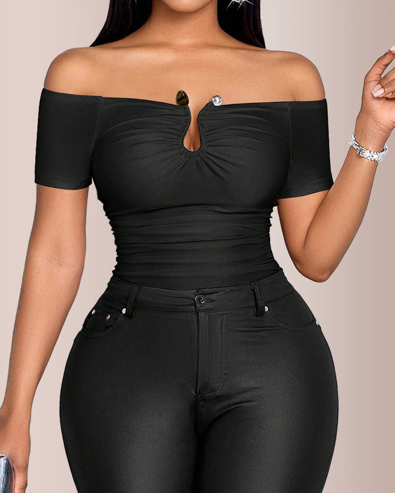Curvvvy® Off-Shoulder Metal Hardware Ruched Slim Fit T-Shirt