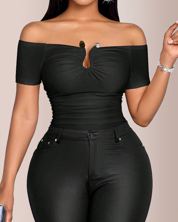 Curvvvy® Off-Shoulder Metal Hardware Ruched Slim Fit T-Shirt