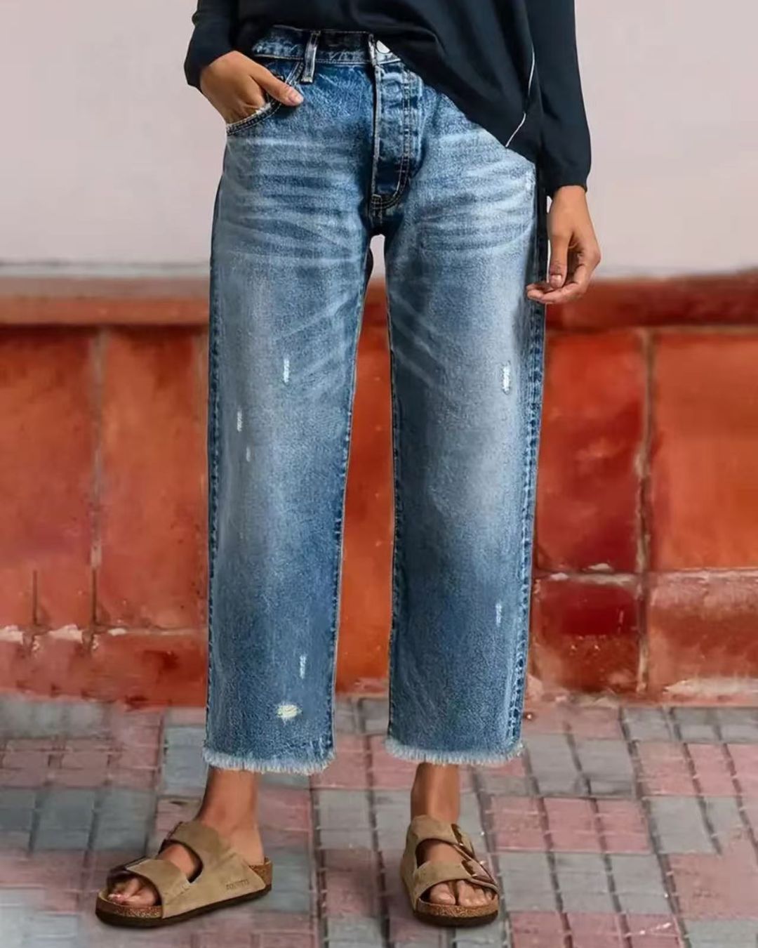 Curvvvy™ Wash Raw Hem Mid Rise Crop Straight Leg Jeans