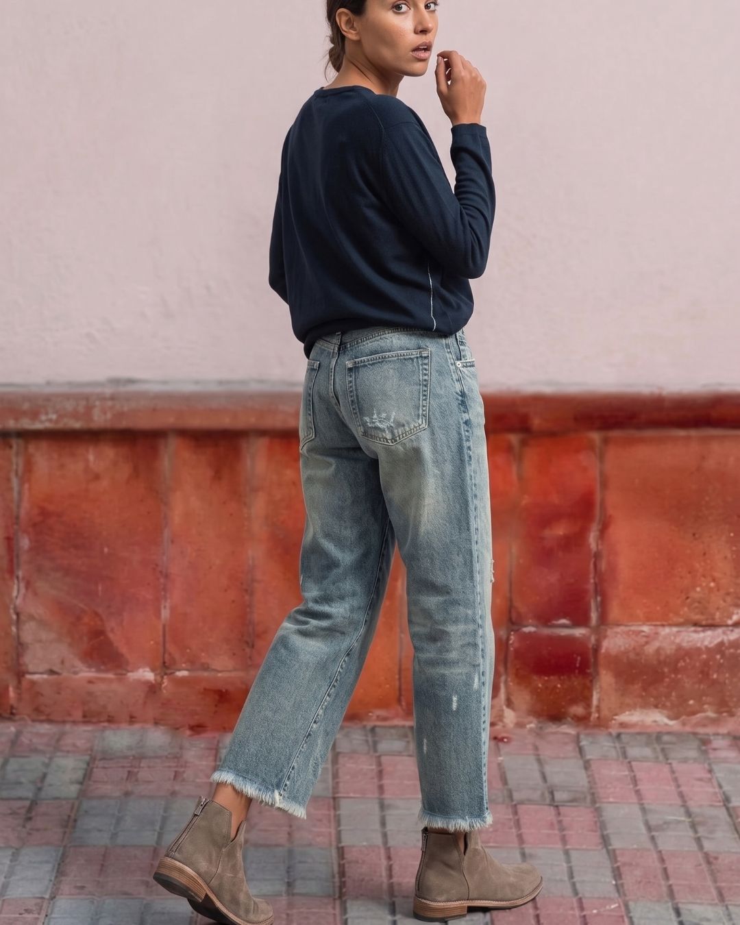 Curvvvy™ Wash Raw Hem Mid Rise Crop Straight Jeans
