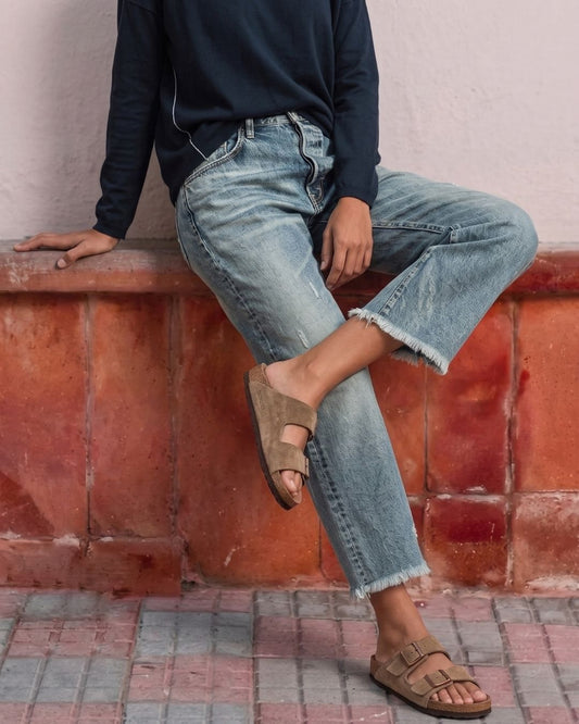 Curvvvy™ Wash Raw Hem Mid Rise Crop Straight Jeans