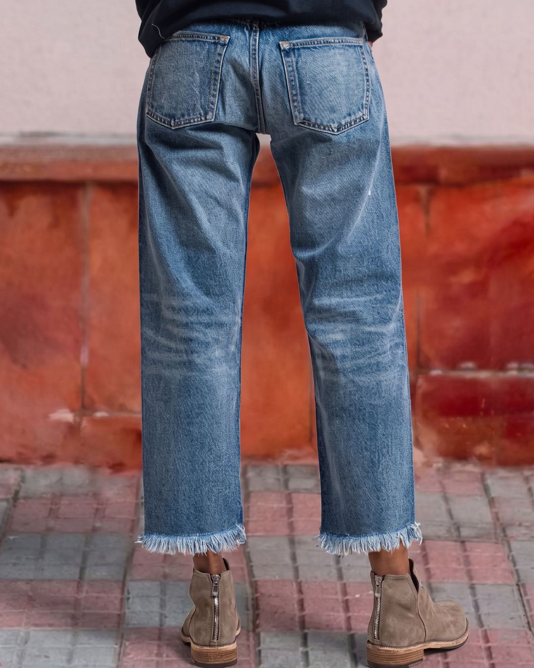 Curvvvy™ Wash Raw Hem Mid Rise Crop Straight Jeans