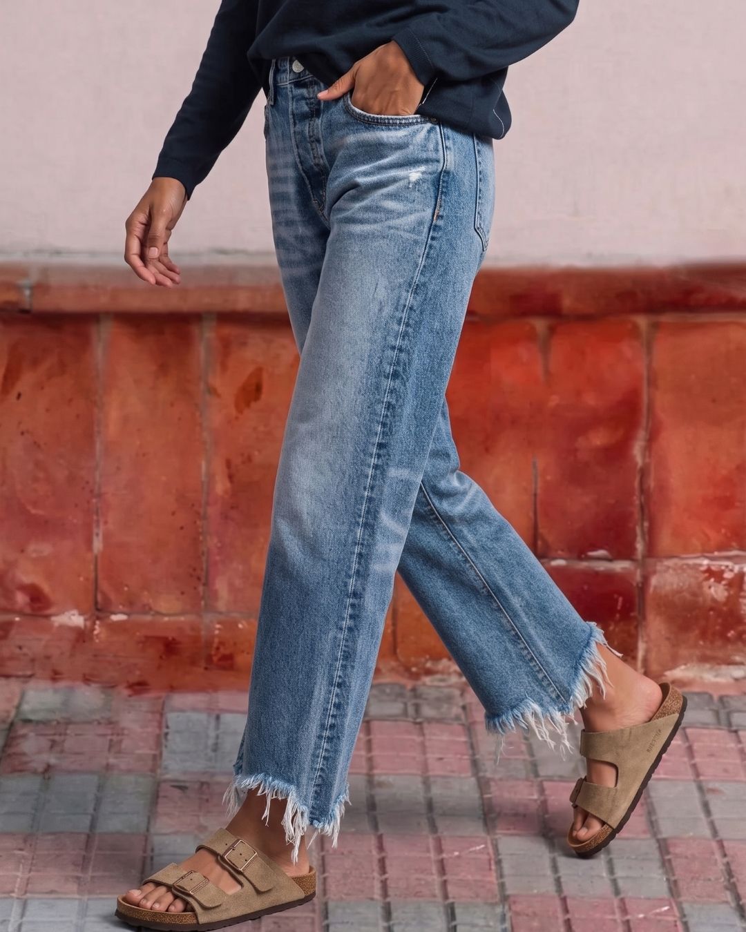 Curvvvy™ Wash Raw Hem Mid Rise Crop Straight Jeans