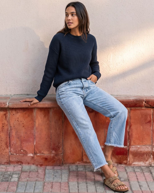 Curvvvy™ Wash Raw Hem Mid Rise Crop Straight Jeans