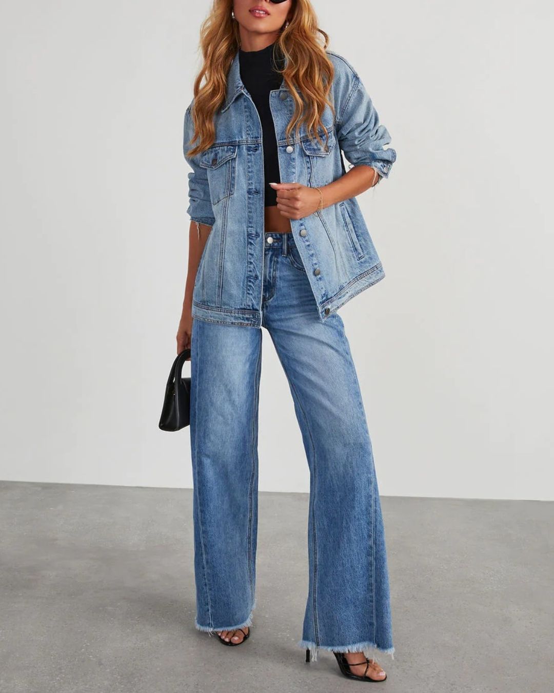 Curvvvy™ Weite Jeans mit lockerem Schnitt und unversäubertem Saum