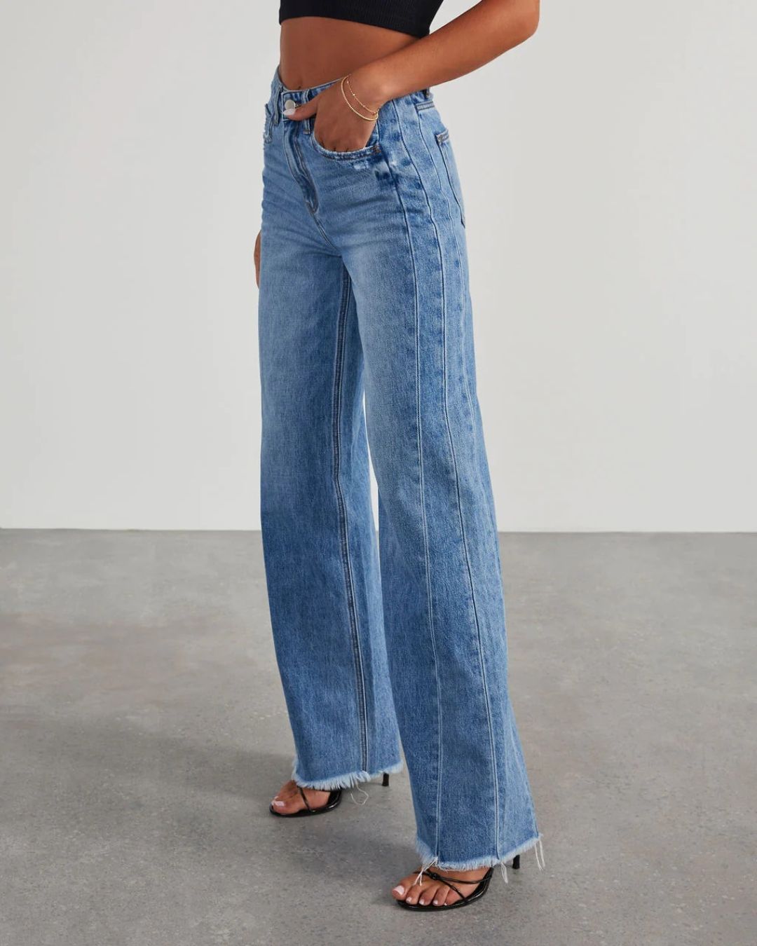 Curvvvy™ Weite Jeans mit lockerem Schnitt und unversäubertem Saum