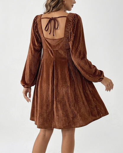 Curvvvy™ Figurbetontes Mini-Kleid mit Leopardenmuster und Trompetenärmeln