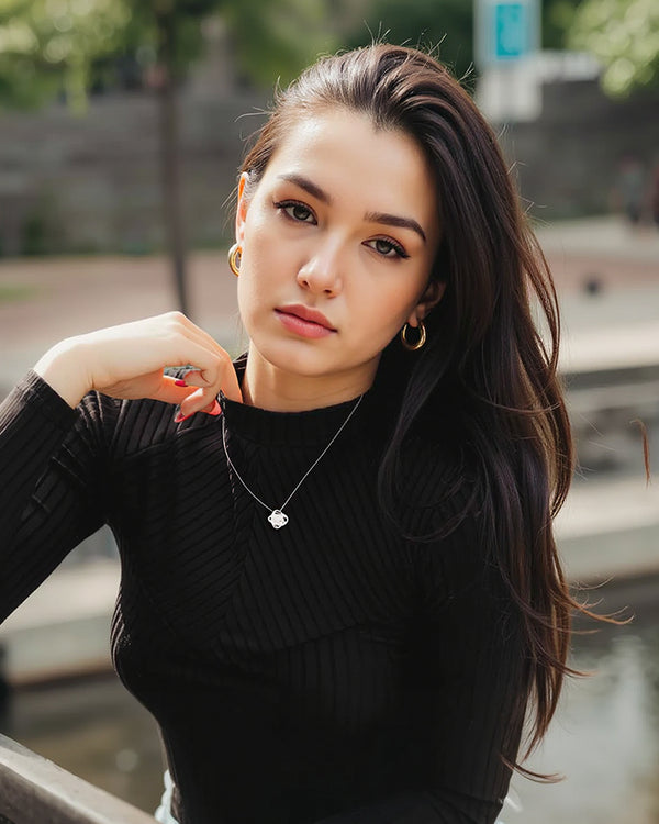 Curvvvy® Light Luxury Hollow Four-Leaf Clover Necklace