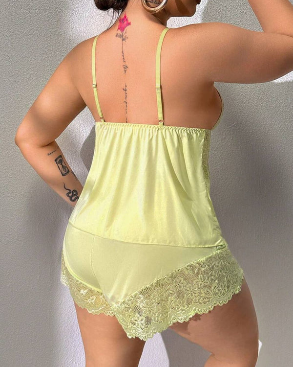 Curvvvy™ Plus Size Romantic Lace Cami Pajama Set