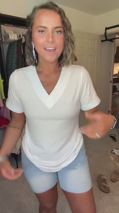 Curvvvy® The Essential V-Neck Relaxed Fit Short Sleeve Top